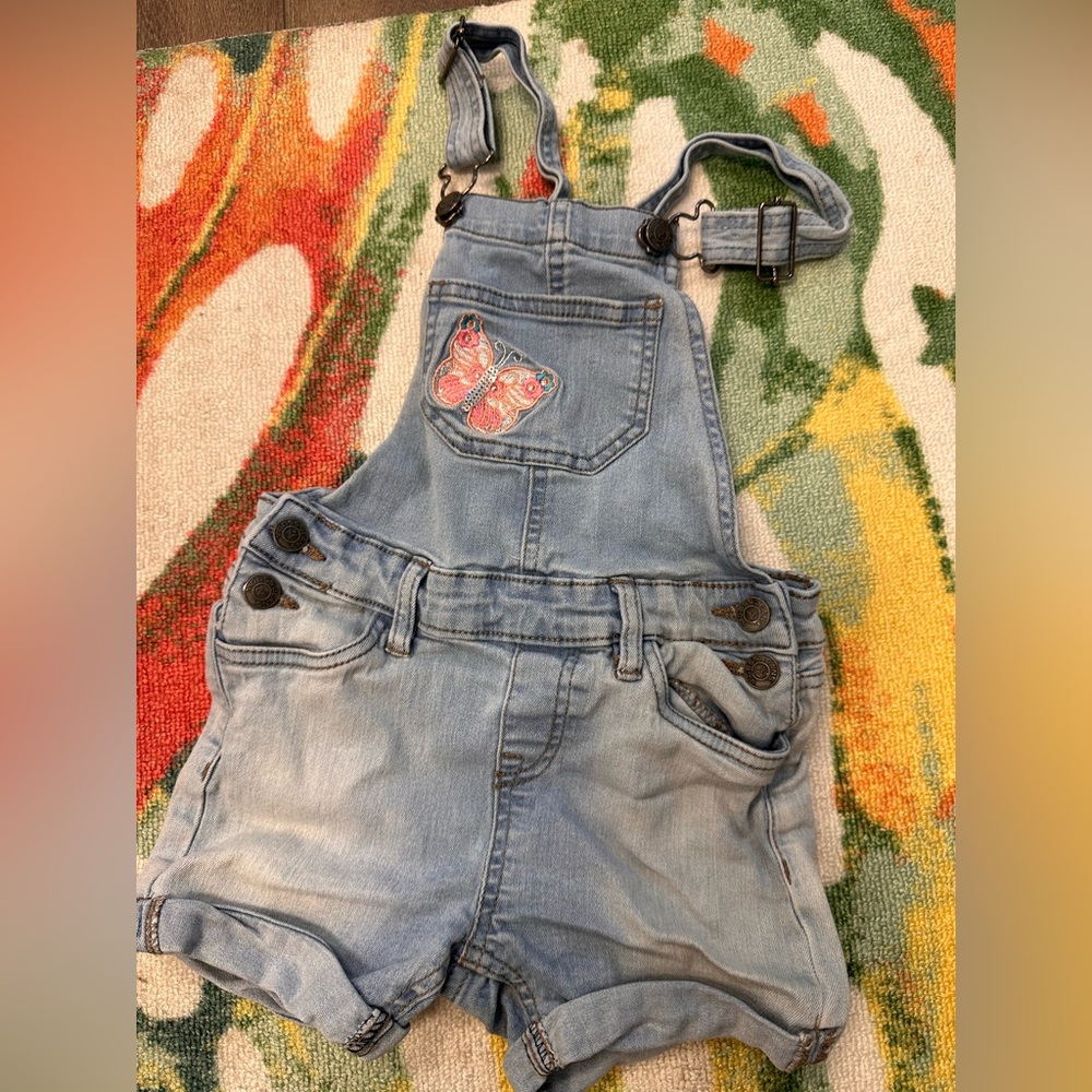 🌿10/$10🌿Vigoss Light Blue Denim Overalls with Butterfly Patch
